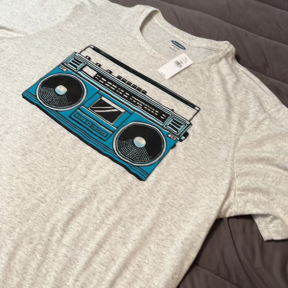 Large T shirt - Picture 3 of 6